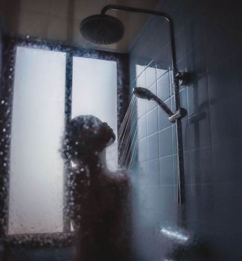 A picture of the best creepypasta Shower Princess.